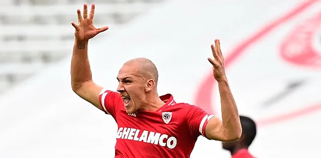 Kompany verbaast in defensie, Priske grijpt in