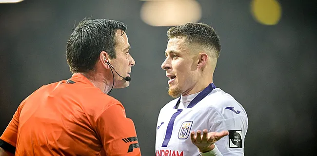 Efficiënt Paars-Wit omzeilt verraderlijke klip in Charleroi