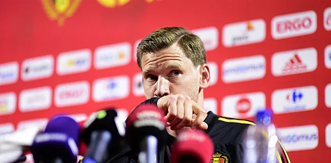Vertonghen wijst naar Vormer: 