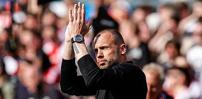 Chaos in Amsterdam: Ajax kondigt vertrek hoofdcoach aan