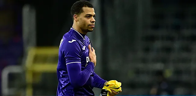 Nmecha maakt zich onsterfelijk met twee klasse-gebaren