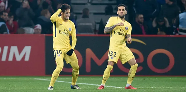 Dani Alves pakt Neymar stevig aan: 