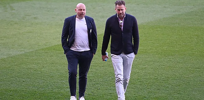 BEELDEN: AZ-fans verstoren nachtrust Anderlecht-spelers