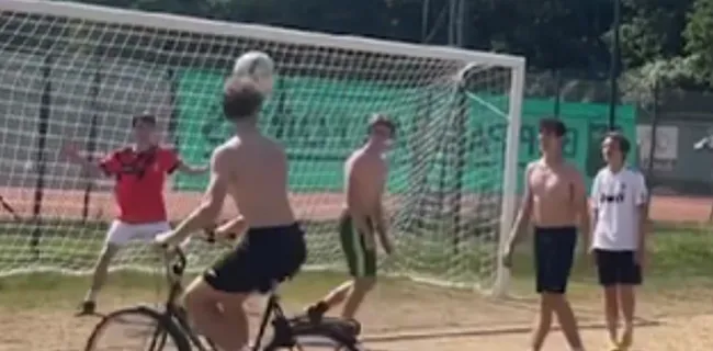 Voetballende scholieren uit Brasschaat gaan viraal met geweldig filmpje