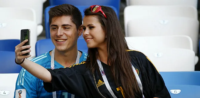 FOTO: Schoonzus Courtois opgemerkte verschijning in tribunes