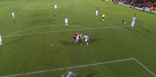 Geluk voor Antwerp: scheidsrechter de mist in