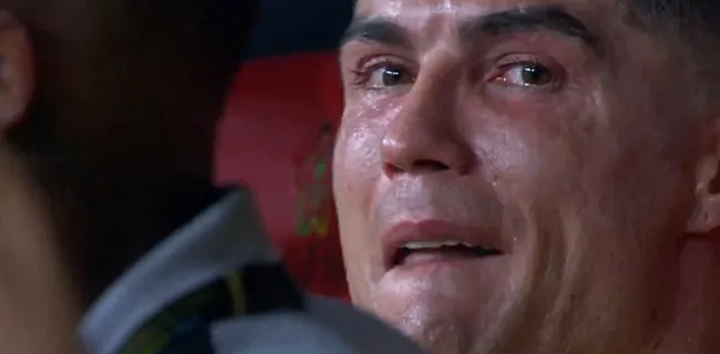 Pakkende beelden: Ronaldo totaal gebroken na verloren finale