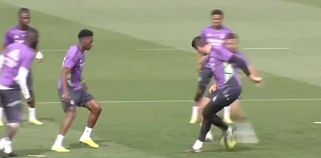 Courtois maakt Hazard belachelijk op training Real