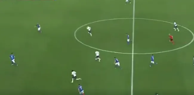 Wat een actie: Dembélé loopt Italianen helemaal leeg