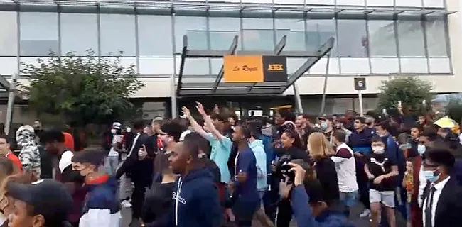 Messi-mania: supporters PSG overspoelen luchthaven