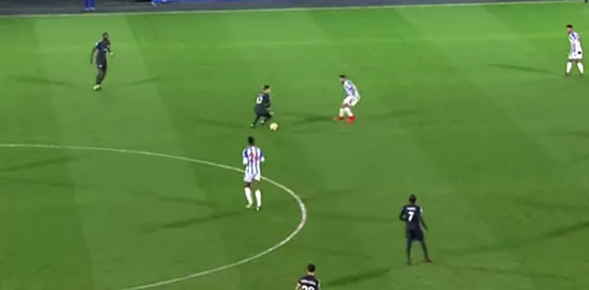 VIDEO: Weergaloze Hazard drijft verdedigers tot pure wanhoop