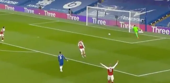 Arsenal klopt Chelsea na gigantische blunder