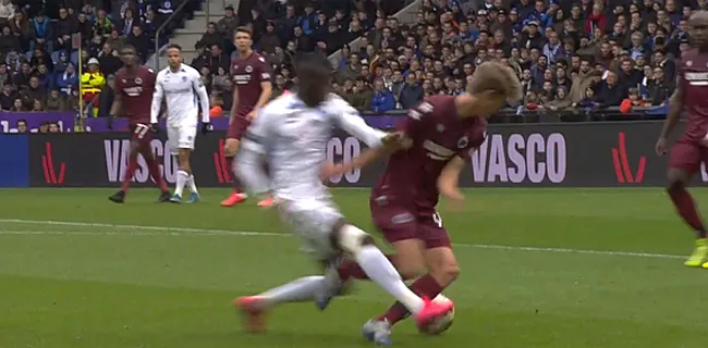 Referee Department: Penalty bij handsbal Rits, rood voor Kouassi