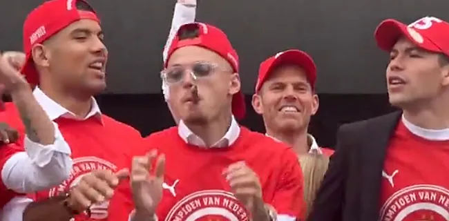 Noa Lang gaat  los op titelfeest: aanvoerder moet ingrijpen