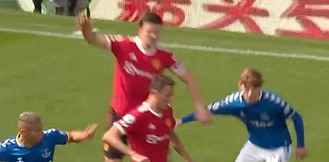 Pijnlijk: Maguire claimt handsbal bij ... eigen ploegmaat