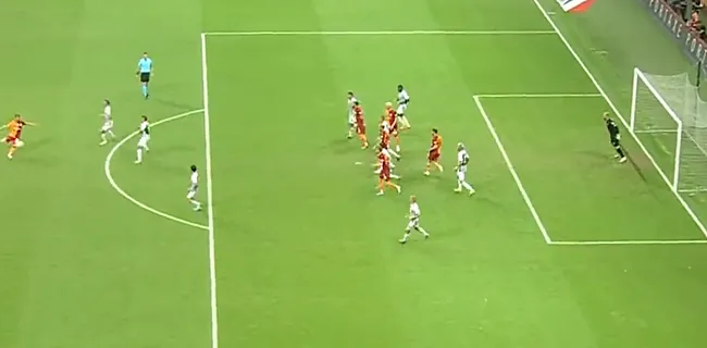 Mertens zet Galatasaray op rozen met absolute wereldgoal