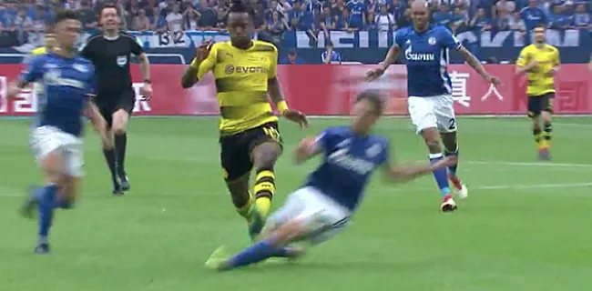 WK-angst slaat toe: Batshuayi van veld gedragen na pijnlijke tackle