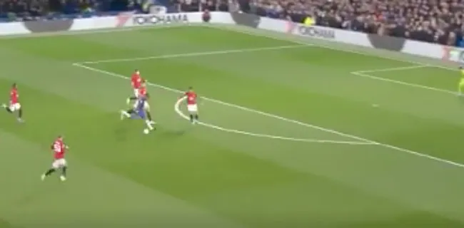 Batshuayi rolt United-defensie in eentje op en scoort heerlijk (🎥)