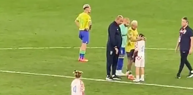 Zoontje Perisic zorgt voor hét beeld van de kwartfinales