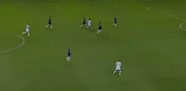 Genieten! Ronaldinho tovert nog steeds met de bal