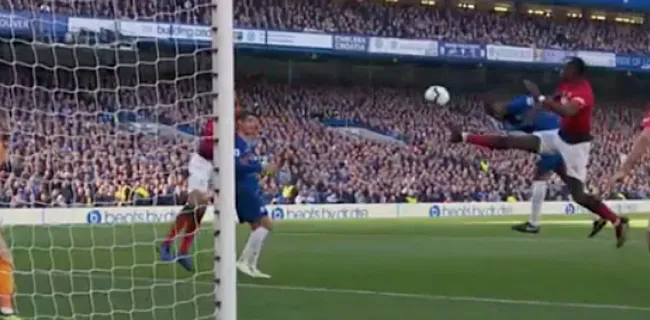 Pogba pijnlijk in de fout, sterk Chelsea profiteert
