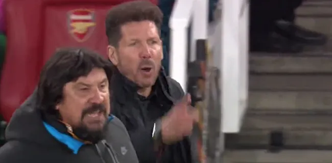 Video: Simeone gaat volledig over de schreef en vliegt naar tribune
