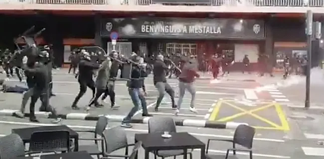 Hel breekt los: hooligans Valencia en Barça houden ongeziene veldslag (🎥)