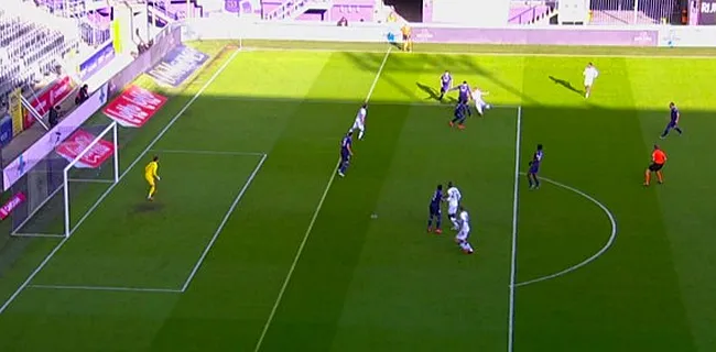 Club-fans woest na afgekeurde goal: 