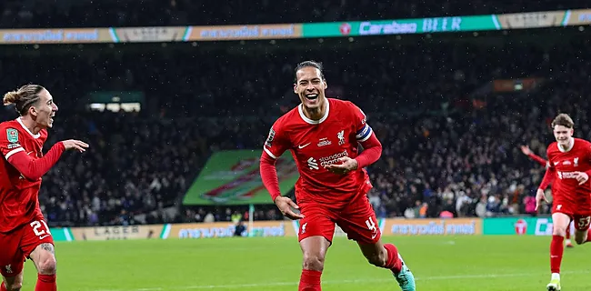 Van Dijk schenkt Liverpool eerste prijs, dure opdoffer Ajax