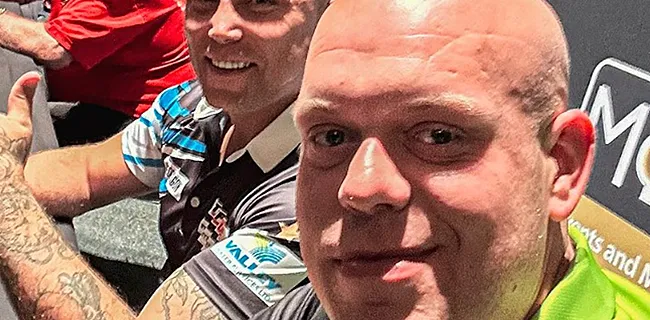 Furieuze dartheld Michael van Gerwen gooit PDC vol voor de bus