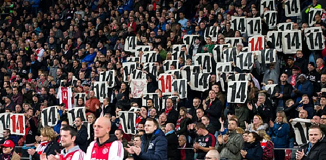 HAHA! Ajax-fan is zo enthousiast dat hij paar rijen beneden belandt