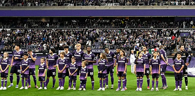 3 op 10 - RSCA-speler krijgt keiharde veeg uit de pan