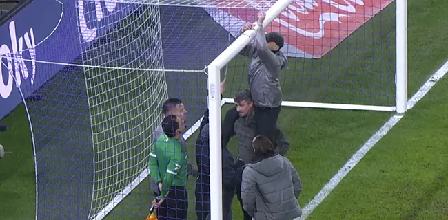 Bizar beeld: Anderlecht-Gent met vertraging van start