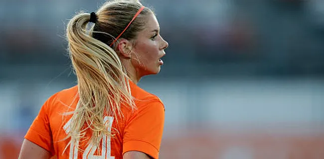 Knappe Nederlandse ex-voetbalster zorgt voor érg pikante fotoshoot (📷)