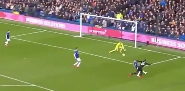 Benteke scoort eerste goal sinds april 2019 🎥