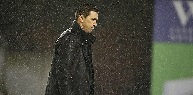 Hasi met handen in het haar: 