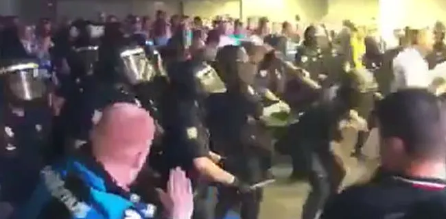 VIDEO: Spaanse politie gaat op schandalige wijze tekeer tegen Club Brugge-fans