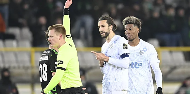 Burgess haalt stevig uit na rode kaart: “En dan nog zeggen…”