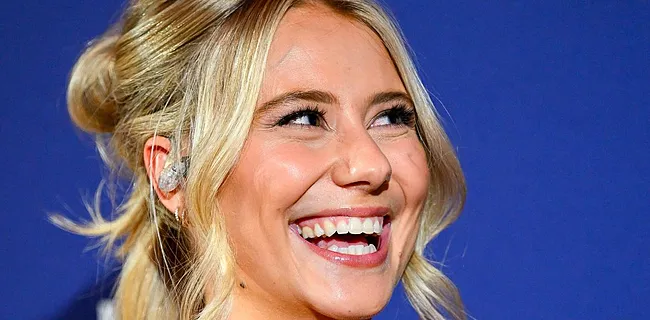 Celine Van Ouytsel met collega-Antwerpsupporter: zo reageert DIW