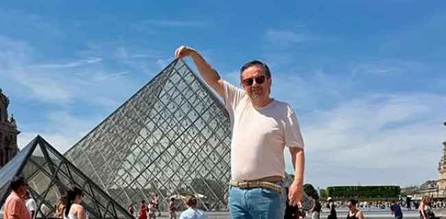 Coucke poseert in Parijs, fan reageert met scherpe oproep