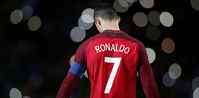 Haha! Ronaldo onthult bizar borstbeeld van zichzelf op Madeira