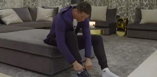 Mooi! Cristiano Ronaldo introduceert bijzondere schoenen