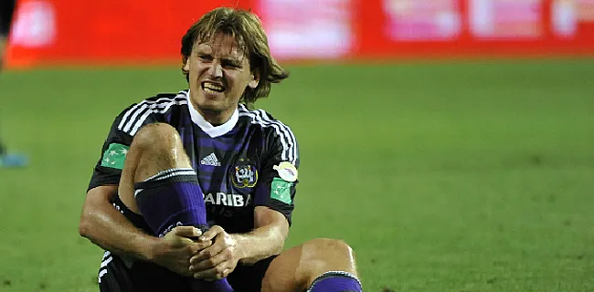 OFFICIEEL: Voormalige flop van Anderlecht hangt de schoenen aan de haak