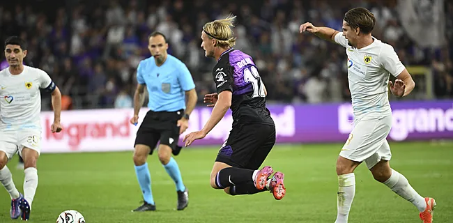 Kasper Dolberg vloekt en briest enorm bij Anderlecht
