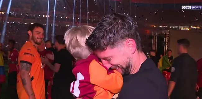 Dries Mertens barst in tranen uit en wakkert geruchten aan