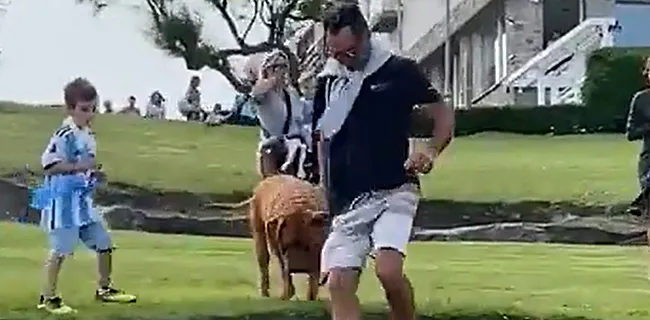 Totale gekte: Argentijnse fans zingen voor hond van Messi 🎥