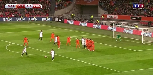 WOW! Met deze fantastische vrije trap komt Frankrijk op voorsprong tegen Nederland