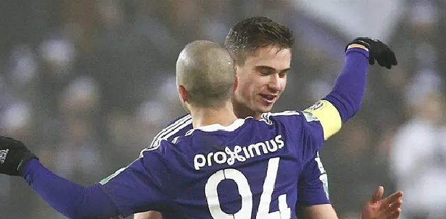 Dendoncker legt de bal in kamp Van Holsbeeck