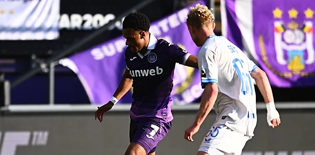 Camara wijst naar Club: 