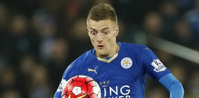 Vardy brengt Leicester City met twee treffers stapje dichterbij titel